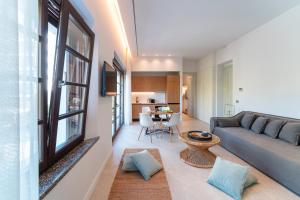 Posedenie v ubytovaní Naillac Elite Suites