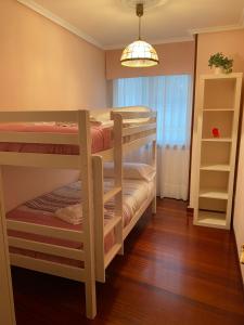 Łóżko lub łóżka w pokoju w obiekcie Casa Goros I