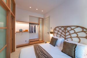 Posteľ alebo postele v izbe v ubytovaní Naillac Elite Suites