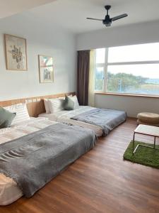 A bed or beds in a room at Kenting Little House