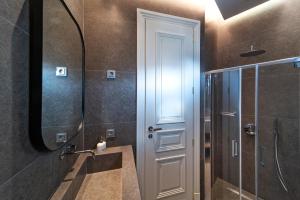 Kúpeľňa v ubytovaní Naillac Elite Suites