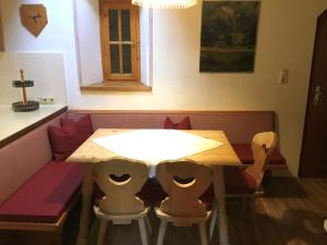 Posezení v ubytování Apartment Burg Biedenegg- Niedermontani by Interhome