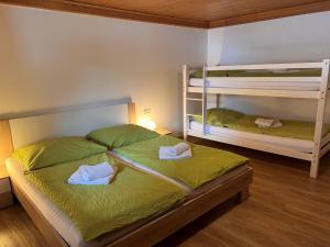 Ένα ή περισσότερα κρεβάτια σε δωμάτιο στο Apartment Haslinghof - PID235 by Interhome