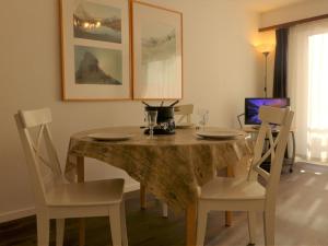 Fotografija u galeriji objekta Apartment Select by Interhome u gradu Cermat