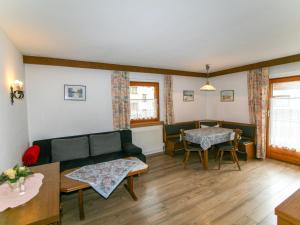 Część wypoczynkowa w obiekcie Apartment Sonnenheim-1 by Interhome