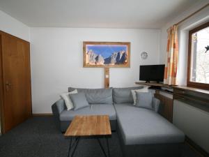 TV a/nebo společenská místnost v ubytování Chalet Amberg by Interhome