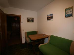 Posezení v ubytování Chalet Amberg by Interhome