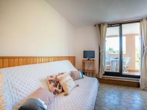 Cama o camas de una habitación en Apartment Ste Croix le Parc by Interhome