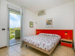A bed or beds in a room at Apartment Robinia-Pinetine-2 by Interhome