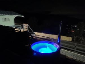 المسبح في The Cwtch Knighton Powys Hot Tub included أو بالجوار