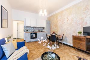 Kuchnia lub aneks kuchenny w obiekcie SuperApart Tarchomińska apt 24