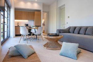 Posedenie v ubytovaní Naillac Elite Suites