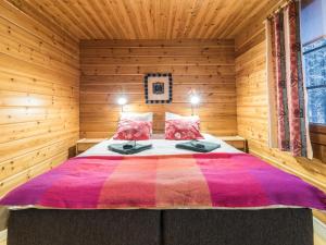 En eller flere senge i et værelse på Holiday Home Elmeri by Interhome