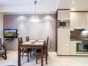 Køkken eller tekøkken på Holiday Home Yllästar 3 as 605 by Interhome