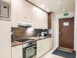 Køkken eller tekøkken på Holiday Home Yllästar 3 as 605 by Interhome