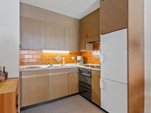 Apartment Triangel C Horbach by Interhomeにあるキッチンまたは簡易キッチン