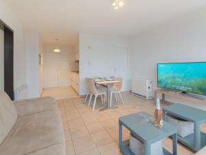 TV a/nebo společenská místnost v ubytování Apartment Seaview 2 by Interhome