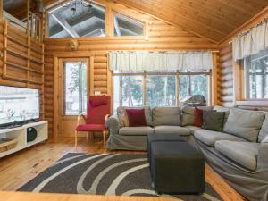 Χώρος καθιστικού στο Holiday Home Rannantupa by Interhome