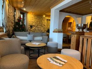 Posezení v ubytování Les Chalets de La Griyotire