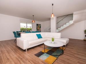 Posezení v ubytování Holiday Home Villa Loreta by Interhome