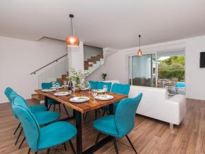 Posezení v ubytování Holiday Home Villa Loreta by Interhome