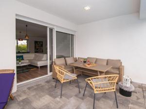 Ein Sitzbereich in der Unterkunft Holiday Home Villa Loreta by Interhome