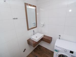Ein Badezimmer in der Unterkunft Holiday Home Villa Loreta by Interhome