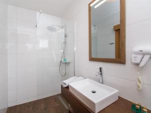 Ein Badezimmer in der Unterkunft Holiday Home Villa Loreta by Interhome