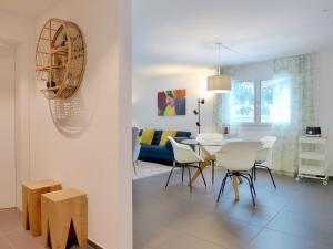 Posezení v ubytování Apartment Terrasse by Interhome