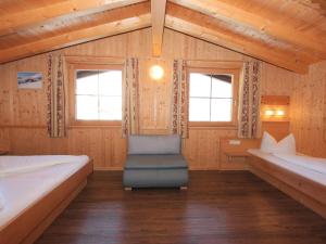 Posteľ alebo postele v izbe v ubytovaní Chalet Chalet Elisabeth by Interhome