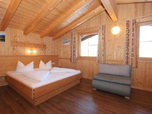 Posteľ alebo postele v izbe v ubytovaní Chalet Chalet Elisabeth by Interhome