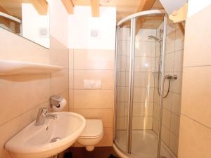 Kúpeľňa v ubytovaní Chalet Chalet Elisabeth by Interhome