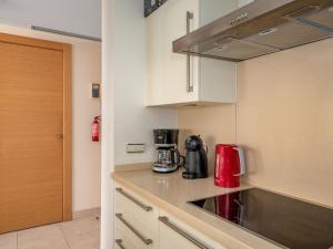 Kuchyňa alebo kuchynka v ubytovaní Apartment Cielo y mar Samara by Interhome