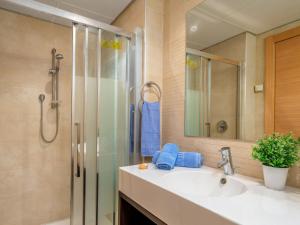 Kúpeľňa v ubytovaní Apartment Cielo y mar Samara by Interhome