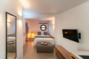 Posteľ alebo postele v izbe v ubytovaní Naillac Elite Suites