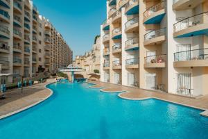 Bazén v ubytovaní Sphinx Aqua Park Beach Resort alebo v jeho blízkosti