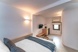 Posteľ alebo postele v izbe v ubytovaní Naillac Elite Suites