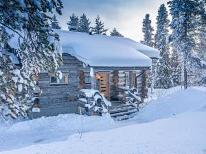 a log cabin with snow on the roof at Holiday Home Levin kreivi by Interhome in Sirkka