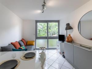 Posedenie v ubytovaní Apartment L'Airial-3 by Interhome