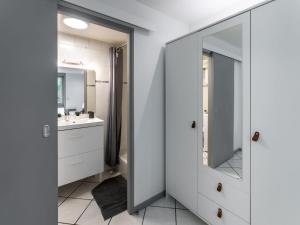 Kúpeľňa v ubytovaní Apartment L'Airial-3 by Interhome