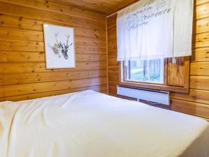 a bedroom with a bed and a window at Holiday Home Saukonpiilo 2 by Interhome in Pyhätunturi