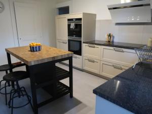 Kuchyň nebo kuchyňský kout v ubytování Apartment Le Verger by Interhome