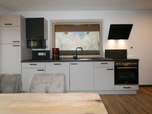 Кухня или мини-кухня в Apartment Siglstetter-2 by Interhome
