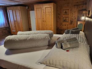 A bed or beds in a room at Holiday Home Stark by Interhome