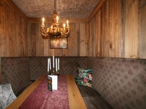 Imagine din galeria proprietății Apartment Erzherzog's Apts-Zillertal Kaiser Lodge by Interhome din 