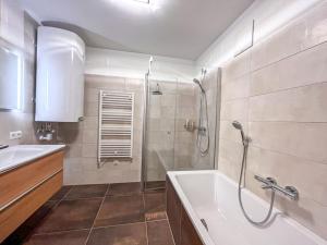 Ένα μπάνιο στο Apartment Apart Edi by Interhome