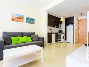 Kuchyňa alebo kuchynka v ubytovaní Apartment El Balco by Interhome + 13 fotografií