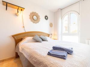 A bed or beds in a room at Apartment Tamara by Interhome