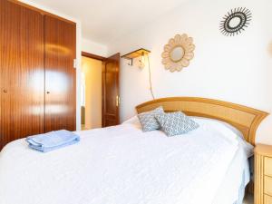 A bed or beds in a room at Apartment Tamara by Interhome