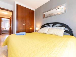 A bed or beds in a room at Apartment Tamara by Interhome